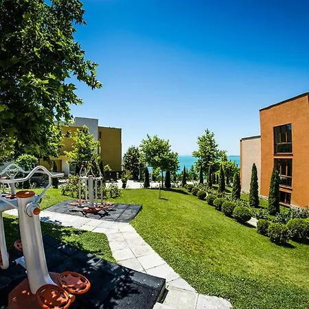 Sea View - Beachfront Apartment, 10 Pools & Free Parking * Sveti Vlas