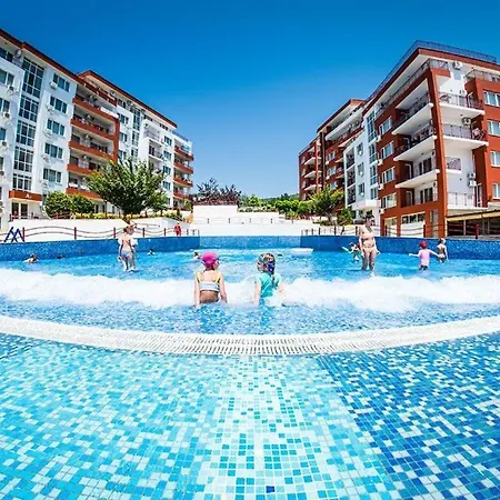 Sea View - Beachfront Apartment, 10 Pools & Free Parking * Sveti Vlas