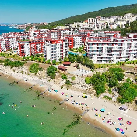 Sea View - Beachfront Apartment, 10 Pools & Free Parking Apartament Sveti Vlas