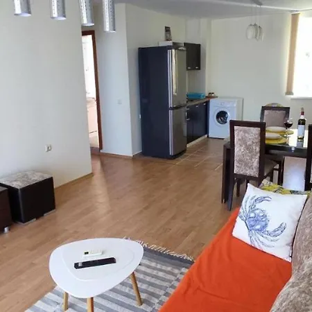 Sea View - Beachfront Apartment, 10 Pools & Free Parking Apartament Sveti Vlas