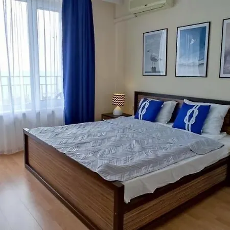 Sea View - Beachfront Apartment, 10 Pools & Free Parking *