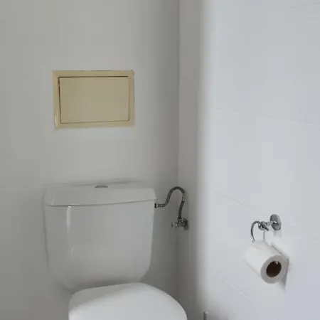 Sea View - Beachfront Apartment, 10 Pools & Free Parking *